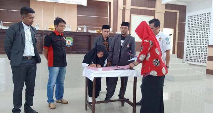 Lantik 55 Relasi, KPUD Bombana Tekankan Sinergitas dan Integritas