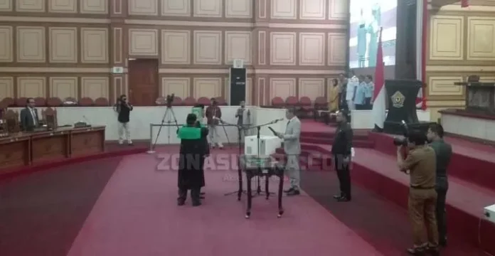 Bandung Resmi Jadi Anggota DPRD Sultra Gantikan Fery Angriawan