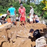 Proyek Pelebaran Jalan di Mubar Bongkar Puluhan Makam Warga Proyek Pelebaran Jalan di Mubar Bongkar Puluhan Makam Warga
