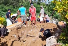 Proyek Pelebaran Jalan di Mubar Bongkar Puluhan Makam Warga Proyek Pelebaran Jalan di Mubar Bongkar Puluhan Makam Warga