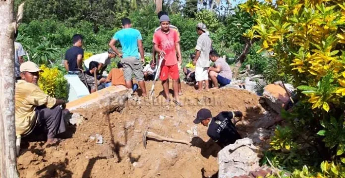 Proyek Pelebaran Jalan di Mubar Bongkar Puluhan Makam Warga