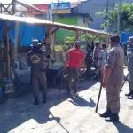 Satpol PP Bongkar Lapak Depan Pasar Baru Satpol PP Bongkar Lapak Depan Pasar Baru
