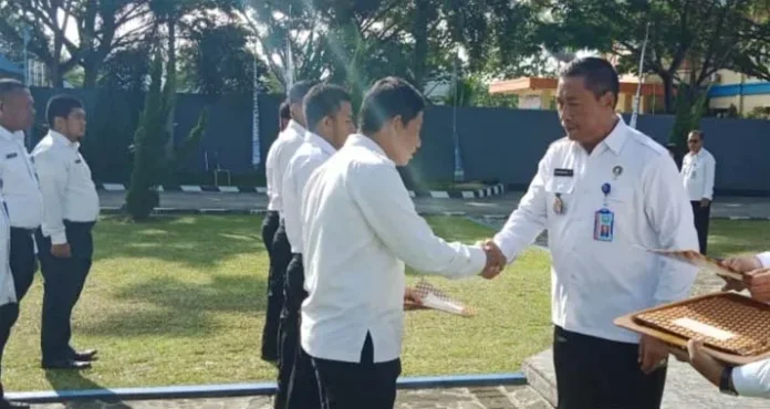 penghargaan BNNP Ungkap Kurir Sabu 5 Kg, Personel BNNP Sultra Raih Penghargaan