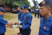 Miliki Kinerja Baik, 4 Anggota Damkar Kendari Terima Penghargaan Miliki Kinerja Baik, 4 Anggota Damkar Kendari Terima Penghargaan