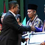 Pendaftar Meningkat, IAIN Kendari Raih Penghargaan dari Menteri Agama Pendaftar Meningkat, IAIN Kendari Raih Penghargaan dari Menteri Agama