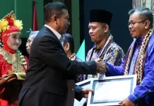 Pendaftar Meningkat, IAIN Kendari Raih Penghargaan dari Menteri Agama Pendaftar Meningkat, IAIN Kendari Raih Penghargaan dari Menteri Agama