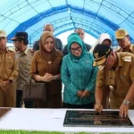 Bupati Konsel Resmikan Kawasan PKL Kolono Timur Bupati Konsel Resmikan Kawasan PKL Kolono Timur