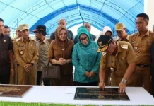 Bupati Konsel Resmikan Kawasan PKL Kolono Timur Bupati Konsel Resmikan Kawasan PKL Kolono Timur