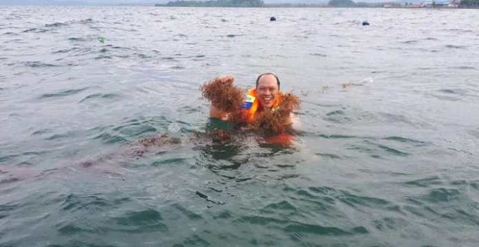 Ruksamin Beri Bantuan Rp50 Juta untuk Kembangkan Budidaya Rumput Laut