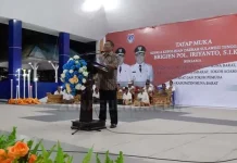 Kapolda Sultra Ajak Masyarakat Mubar Perangi Hoax Kapolda Sultra Brigjen Pol Iriyanto saat memberikan sambutan