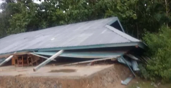 Bangunan Kelas Roboh, SDN 74 Bombana Tetap Efektifkan Pembelajaran