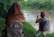 Perjuangan Anak-Anak di Pelosok Bombana Demi Pendidikan Perjuangan Anak-Anak di Pelosok Bombana Demi Pendidikan