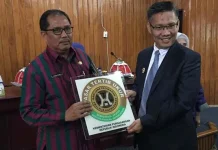 Dua Pasar Terima Penghargaan Tertib Ukur Dua Pasar Terima Penghargaan Tertib Ukur