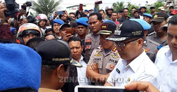 Plt Walikota Kendari Minta Pedagang Pasar Panjang Pindah