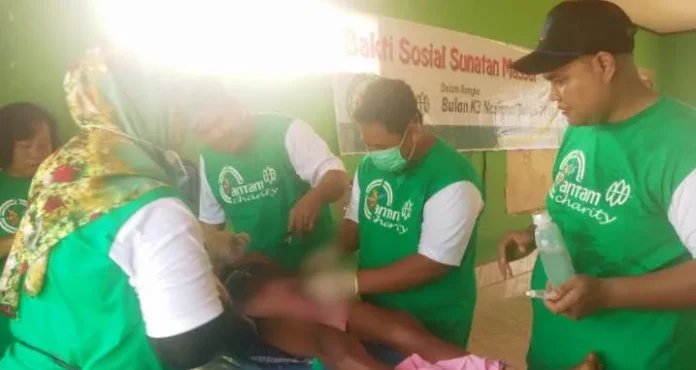 Peringati Bulan K3, PT Antam Gelar Sunatan Massal di Pesisir Konut