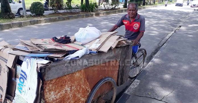 Karim, Mantan Atlet Disabilitas Berprestasi Kini Jadi Pemulung di Usia Tua