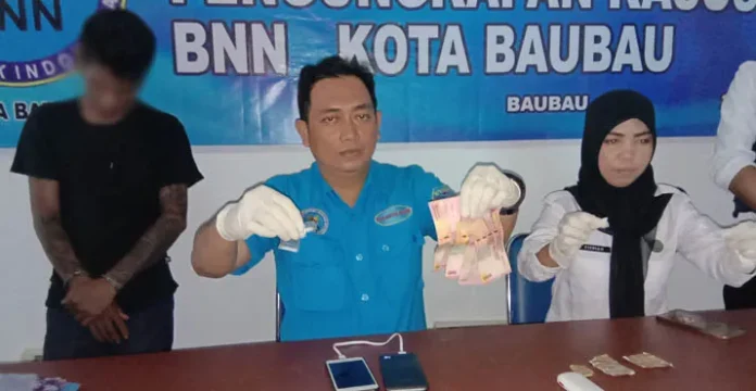 Pengedar Narkoba Ditangkap BNNK Baubau Saat Transaksi
