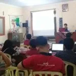 Tim KKN Undip Latih Internet Marketing Pengrajin Kulit di Masin Jateng Tim KKN Undip Latih Internet Marketing Pengrajin Kulit di Basin Jateng