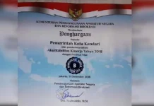 Pemkot Kendari Terima Penghargaan SAKIP 2018 Kategori B Pemkot Kendari Terima Penghargaan SAKIP 2018 Kategori B