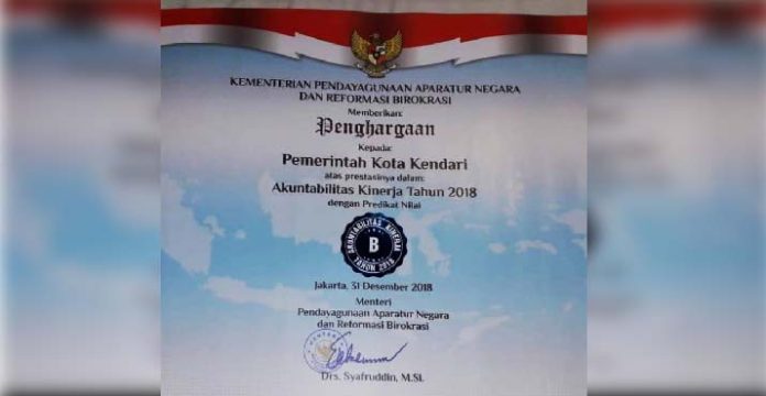 Pemkot Kendari Terima Penghargaan SAKIP 2018 Kategori B