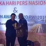 Peduli Olahraga, Ali Mazi dan Lukman Terima Penghargaan PWI Peduli Olahraga, Ali Mazi dan Lukman Terima Penghargaan PWI