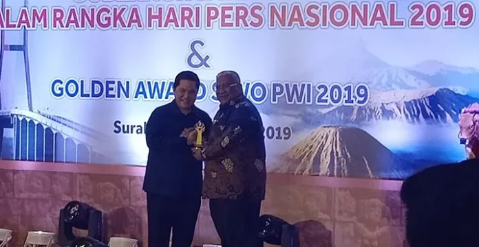 Peduli Olahraga, Ali Mazi dan Lukman Terima Penghargaan PWI
