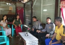 Kapolres Muna Kunjungi Korban Pencabulan dan Ibunya Kapolres Muna Kunjungi Korban Pencabulan dan Ibunya