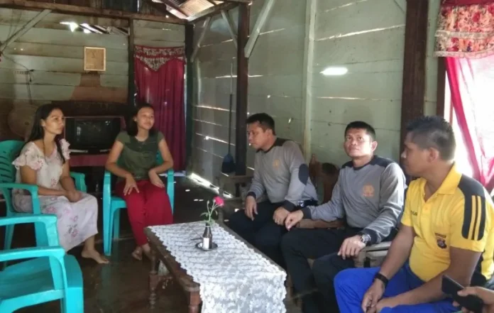 polres_muna_kunjungan Kapolres Muna Kunjungi Korban Pencabulan dan Ibunya