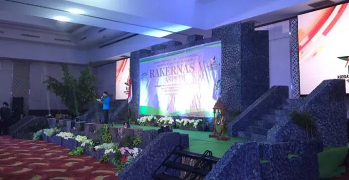 Panggung Bernuansa Keraton Buton dan Tugu MTQ Hiasi Rakernas ASPEDI