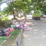 Sampah Menggunung dan Membusuk di Kota Kendari Sampah Menggunung dan Membusuk di Kota Kendari