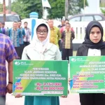 Gubernur Sultra Serahkan Santunan BPJS Ketenagakerjaan di Hari Peringatan K3 Gubernur Sultra Serahkan Santunan BPJS Ketenagakerjaan di Hari Peringatan K3