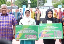 Gubernur Sultra Serahkan Santunan BPJS Ketenagakerjaan di Hari Peringatan K3 Gubernur Sultra Serahkan Santunan BPJS Ketenagakerjaan di Hari Peringatan K3