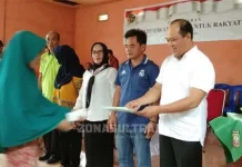 Serahkan 47 Sertifikat Tanah Gratis, Ruksamin: Ini Hak Masyarakat Saya Serahkan 47 Sertifikat Tanah Gratis, Ruksamin: Ini Hak Masyarakat Saya