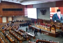 Wa Ode Nur Zainab Resmi Gantikan Tina Nur Alam di Senayan Wa Ode Nur Zainab Resmi Gantikan Tina Nur Alam di Senayan