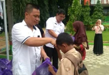 78 Siswa SMPN 8 Kendari Terima Bantuan dari Alumni