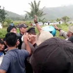 Massa dan Security Perusahaan Sawit di Koltim Nyaris Bentrok Massa dan Security Perusahaan Sawit di Koltim Nyaris Bentrok