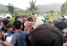 Massa dan Security Perusahaan Sawit di Koltim Nyaris Bentrok Massa dan Security Perusahaan Sawit di Koltim Nyaris Bentrok