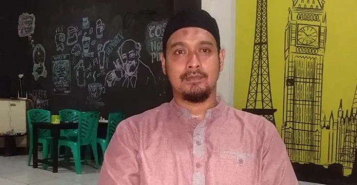 andri_almano Pengunggah Video Gelas Alkohol Berlogo Ka'bah Minta Maaf