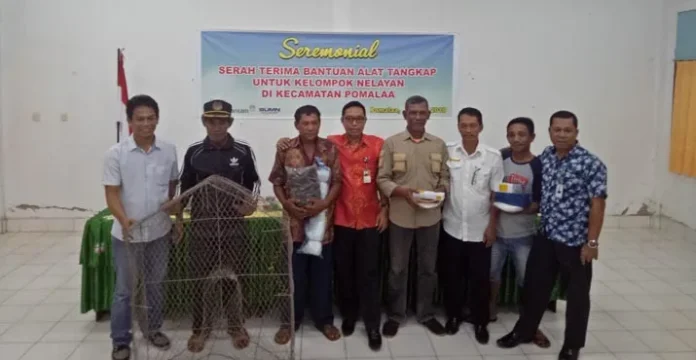antam_bantu_nelayan ANTAM Serahkan Bantuan Alat Tangkap ke Nelayan Pomalaa