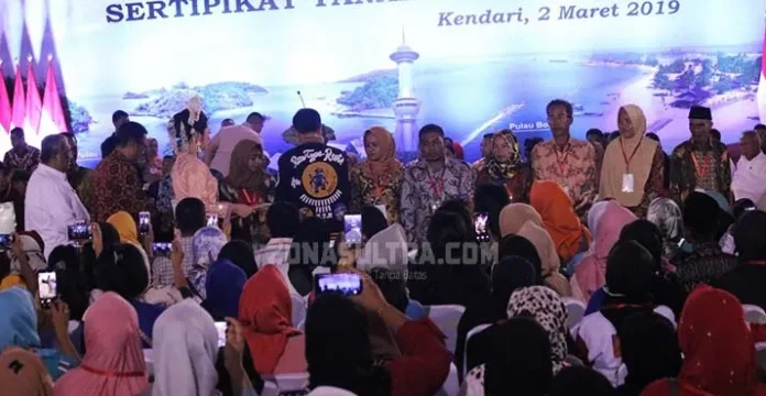 Jokowi Bagikan 2.010 Sertifikat Tanah ke Warga Sultra
