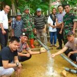 TNI-Polri dan Masyarakat Kerjasama Aliri Air Bersih di Desa Andeo TNI-Polri dan Masyarakat Kerjasama Aliri Air Bersih di Desa Andeo