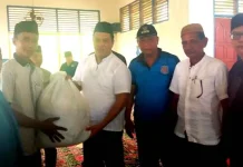 DKP Konut Beri Bantuan Alat Tangkap pada Nelayan Pasir Putih DKP Konut Beri Bantuan Alat Tangkap pada Nelayan Pasir Putih