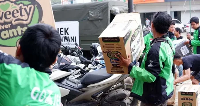 Tujuh Ton Bantuan Gojek Peduli Mendarat di Sentani