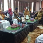 Dana Jampersal Dibayar Tak Seragam, Puluhan Bidan di Muna Datangi Bupati Dana Jampersal Dibayar Tak Seragam, Puluhan Bidan di Muna Datangi Bupati