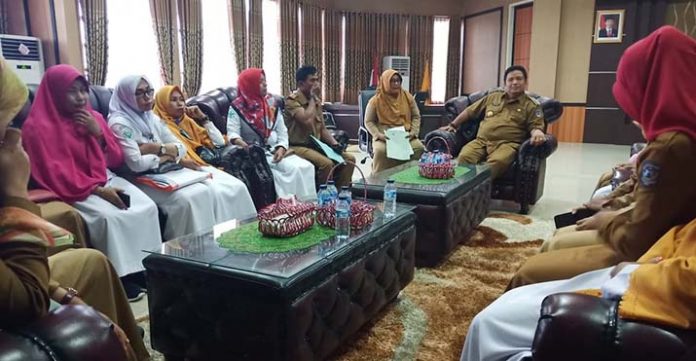 Dana Jampersal Dibayar Tak Seragam, Puluhan Bidan di Muna Datangi Bupati