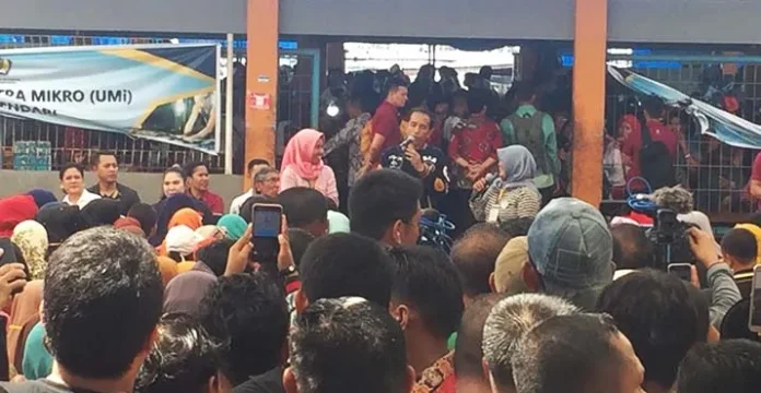 Serahkan Bantuan Dana UMi, Jokowi Minta Dipergunakan dengan Baik