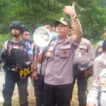 Cari Satpol PP, Demonstran “Hujani” Batu Kantor Gubernur Sultra Cari Satpol PP, Demonstran "Hujani" Batu Kantor Gubernur Sultra