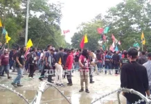 Ribuan Demonstran Bela Wawonii Pulang dengan Senyum Semringah Ribuan Demonstran Bela Wawonii Pulang dengan Senyum Semringah