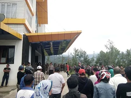  Massa Kembali Demo Bupati Koltim Terkait Regulasi Ganti Rugi Rumpun Sagu