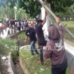 Tak Ditemui Gubernur Ali Mazi, Demonstran Rusak Sejumlah Fasilitas Tak Ditemui Gubernur Ali Mazi, Demonstran Rusak Sejumlah Fasilitas